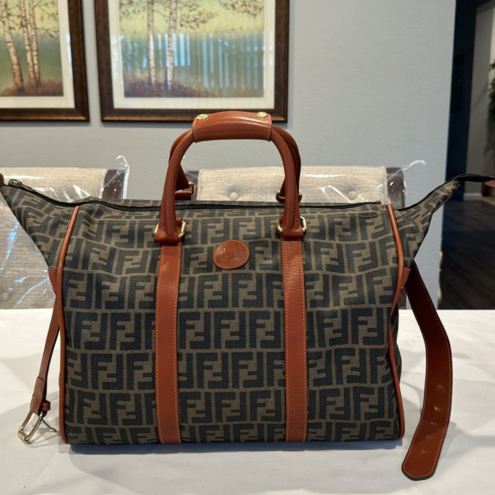 📌SOLD📌 Rare & Authentic Fendi travel bag - Picture 4 of 15